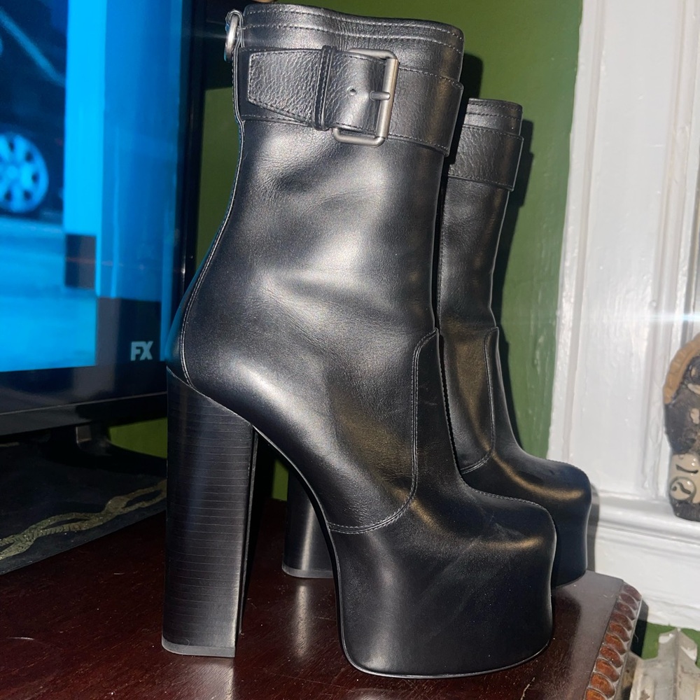 Black leather heeled Saint Laurent platform boots size 38.5